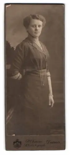 Fotografie P. Clasen, Dessau, Kavalierstr. 16, Porträt einer Dame