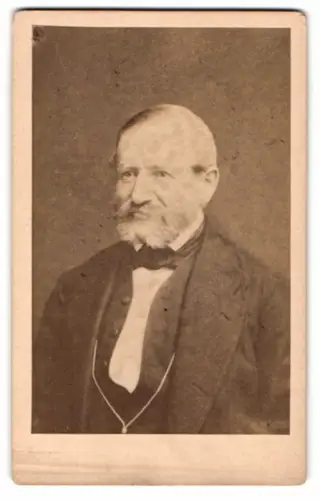 Fotografie unbekannter Fotograf und Ort, Porträt eines älteren Herrn