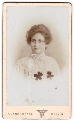 Fotografie A. Jandorf & Co., Berlin, G. Spittelmarkt 16/17, Porträt einer jungen Frau