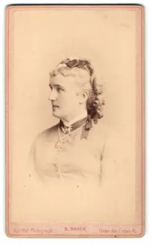 Fotografie H. Noack, Berlin, Unter den Linden 45, Porträt einer Dame im Profil