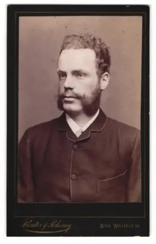 Fotografie Reuter & Pokorny, Wien, Wollzeile 34, Porträt eines eleganten Herrn