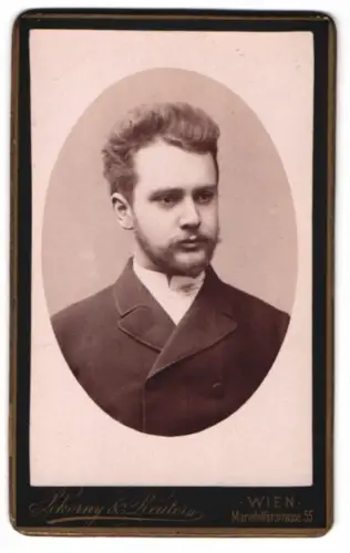 Fotografie Pokorny & Reuter, Wien, Mariahilferstrasse 55, Porträt eines Mannes mit Bart