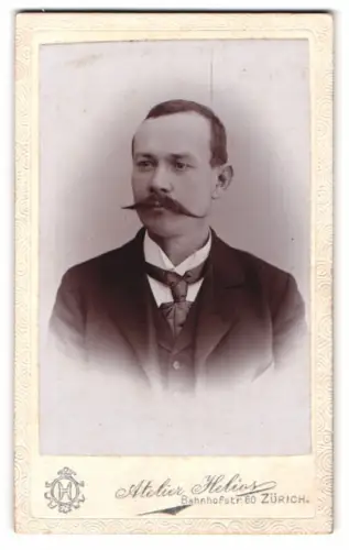 Fotografie Atelier Helios, Zürich, Bahnhofstr. 60, Porträt eines eleganten Herrn