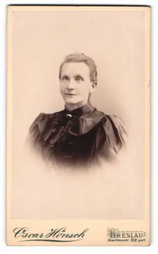 Fotografie Oscar Hönsch, Breslau, Gartenstr. 82, Porträt einer Dame