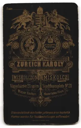 Fotografie Zureich Karoly, Miskolczon, Városháztér 21, Porträt eines jungen Mannes