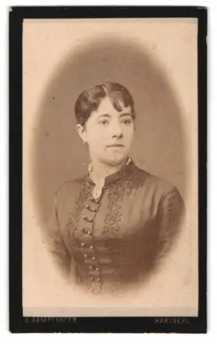 Fotografie A. Dampfhofer, Hartberg, Elegantes Portrait einer Frau
