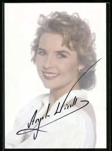 AK Musikerin Angela Wiedl lächelnd im Porträt, Autograph