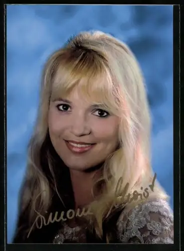 AK Musikerin Simone Christ im Porträt mit Autograph