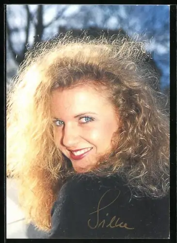 AK Musikerin Silke Fischer lächelnd im Porträt, Autograph
