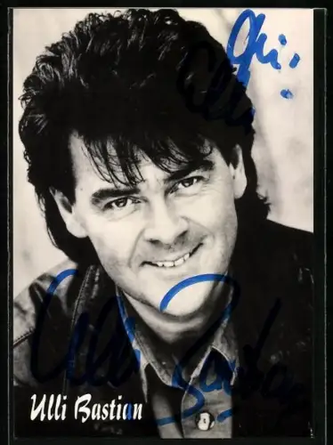 AK Musiker Ulli Bastian lächelnd in Kamera blickend, Autograph