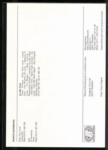 AK Musikerin Bianca Shomburg in dunklem Blazer, Autograph