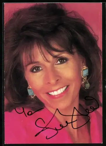 AK Musikerin Ireen Sheer mit blauen Ohrringen, Autograph