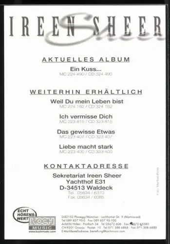 AK Musikerin Ireen Sheer vor gelbem Hintergrund, Autograph