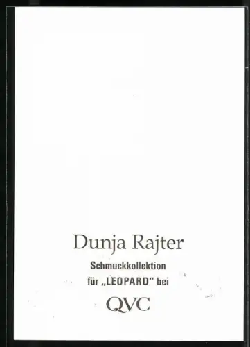AK Musikerin Dunja Rajter vor blauem Hintergrund, Autograph