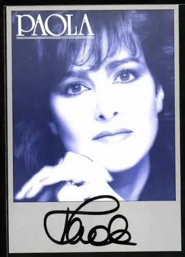 AK Musikerin Paola in die Kamera blickend, Autograph