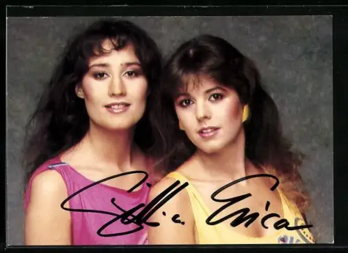 AK Musikerinenn Gitti und Erica im Porträt, Autograph