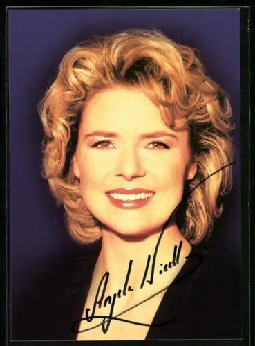 AK Musikerin Angela Wiedel lächelnd im Porträt, Autograph