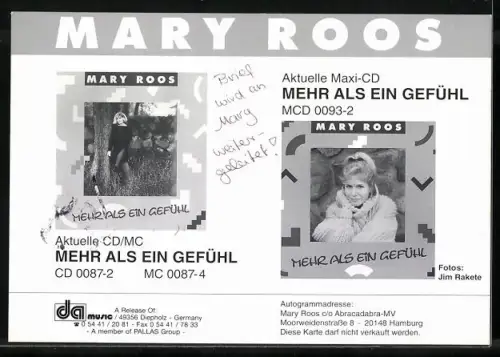 AK Musikerin Mary Roos vor einer Steinmauer, Autograph