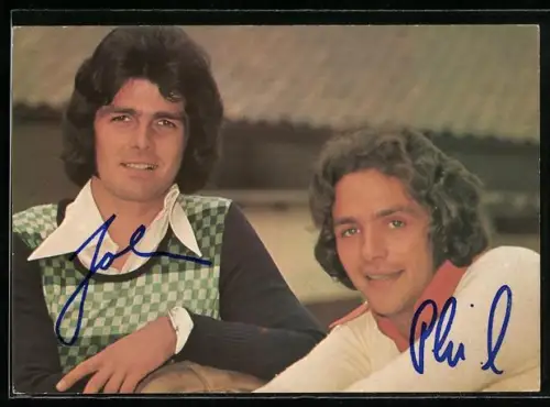 AK Musiker Phil & John mit Locken und Pullunder, Autograph