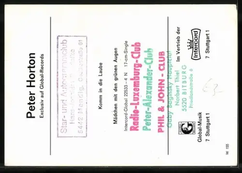 AK Musiker Peter Horton sitzt mit der Gitarre, Autograph