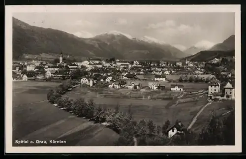 AK Spittal a. d. Drau, Ortsansicht mit Feldern und Bergen