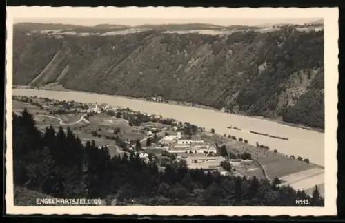 AK Engelhartszell /O. Ö., Ortsansicht aus der Vogelschau