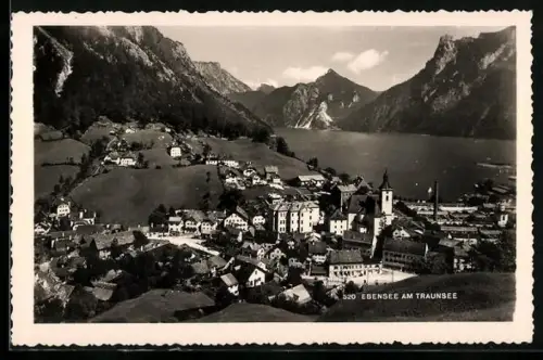 AK Ebensee am Traunsee, Ortsansicht mit Blick auf den See