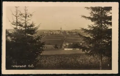 AK Hellmonsödt /O. Ö., Ortspanorama mit Blick zur Kirche
