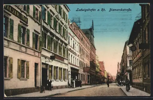 AK Ludwigshafen a. Rh., Bismarckstrasse mit Hotel