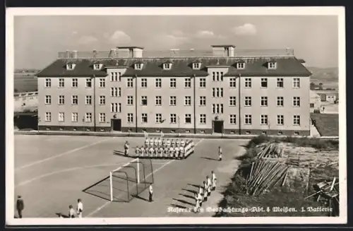 AK Meissen, Kaserne der Beobachtungs-Abt. 4, 1. Batterie, Soldaten auf dem Fussballfeld