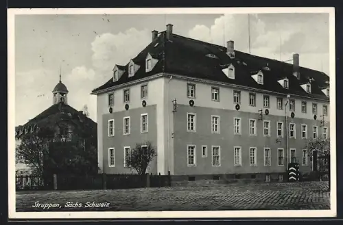 AK Struppen, Kaserne mit Wachpostenhäuschen