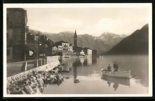 AK Perast, Ortsansicht von der Wasserseite aus