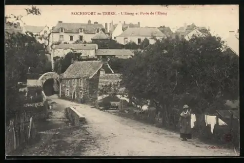 AK Rochefort-en-Terre, l'étang et porte de l'étang