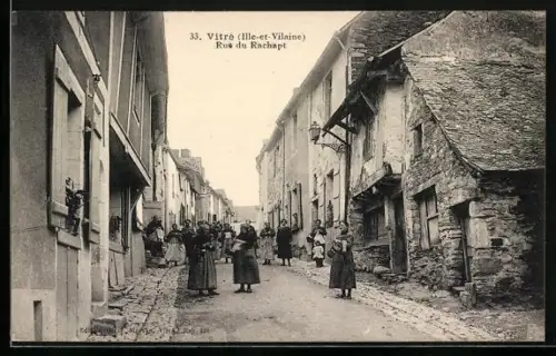 AK Vitré, Rue de Rachapt, Strassenpartie mit Frauen
