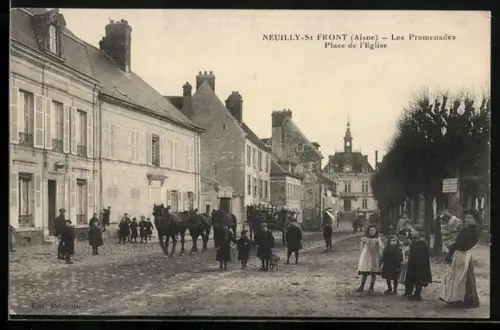 AK Neuilly-St-Front, Les Promenades, Place de l`Eglise