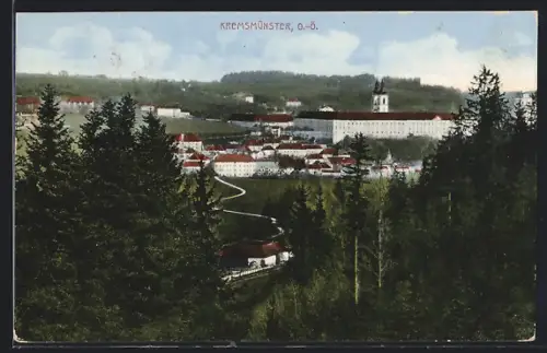 AK Kremsmünster /O.-Ö., Teilansicht mit Kloster aus der Vogelschau