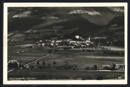 AK Greifenburg /Kärnten, Gesamtansicht mit Umland