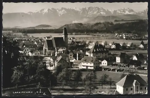 AK Laakirchen /O.Ö., Ortsansicht gegen die Berge