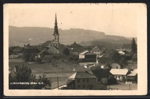 Foto-AK Ulrichsberg /O. D., Panorama mit Kirche