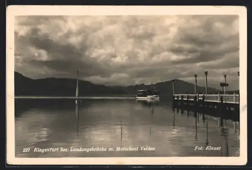 AK Klagenfurt, Landungsbrücke am See mit Motorboot Velden