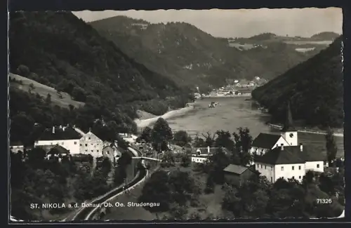AK St. Nikola a. d. Donau, Teilansicht mit Kirche