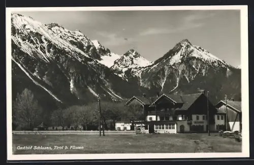 AK Pinswang, Gebirgspanorama hinter dem Gasthof Schluxen