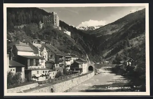 AK Landeck /Tirol, Teilansicht mit Schloss
