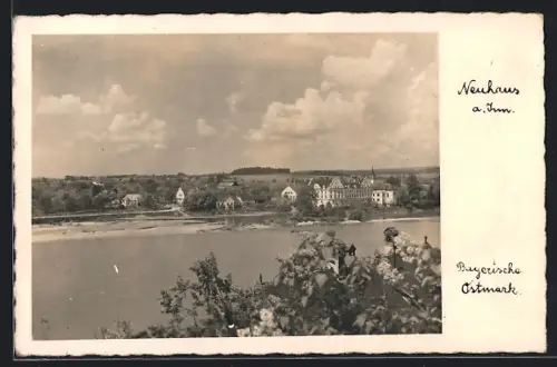 AK Neuhaus a. Inn, Uferpartie mit Kirche
