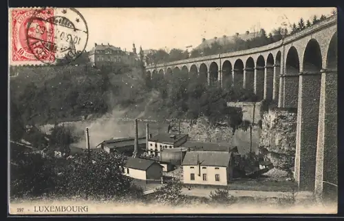AK Luxembourg, Viadukt mit Fabrik und Häusern
