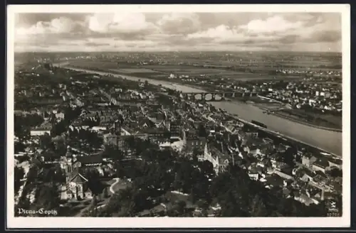 AK Pirna-Copitz, Fliegeraufnahme mit Elbbrücke, Stadtansicht