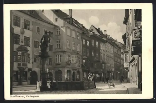 AK Schaffhausen, Strasse Vordergasse mit Brunnen