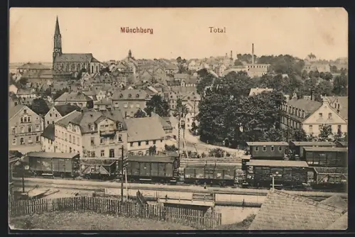 AK Münchberg, Ortsansicht mit Kirche und Bahnanlagen