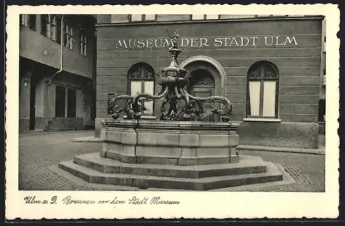 AK Ulm a. D., Brunnen vor dem Stadtmuseum
