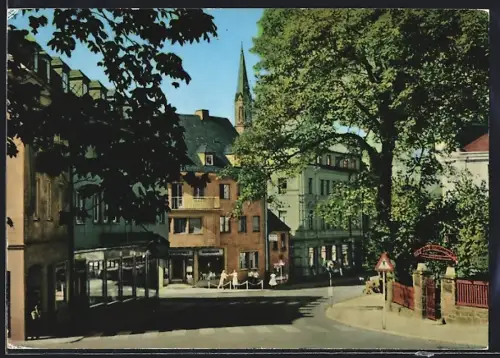 AK Münchberg i. Bayern, Bahnhofstrasse mit Kirche